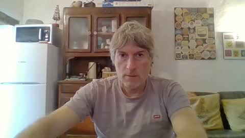 22esserre online show from November 3, 1:24 pm