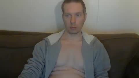 2small4you83 online show from February 24, 11:38 pm