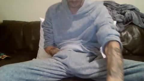 Snapshot of 420feetloverr420 chatting on October 6, 1:32 am 420feetloverr420 online show from October 6, 1:32 am