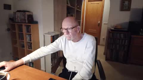  Papi  online show from March 9, 6:35 pm