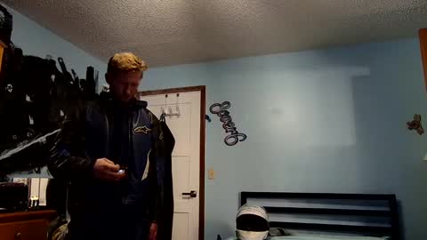 8over6 online show from December 7, 3:25 am