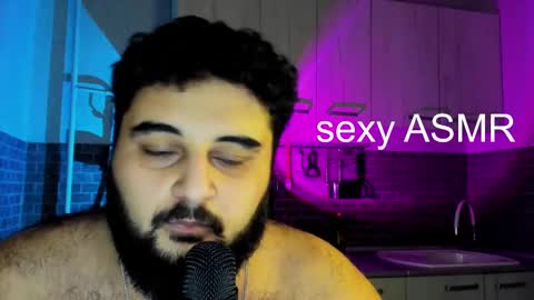 Snapshot of _alan_bear_ chatting on December 9, 9:44 pm Alan online show from December 9, 9:44 pm