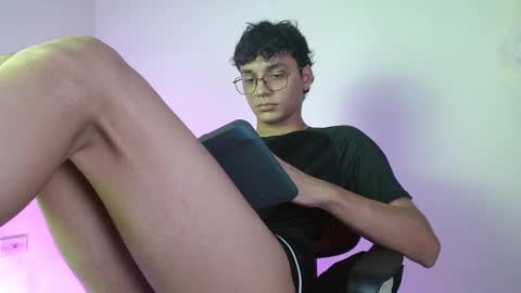 Snapshot of _andrew_willyams chatting on October 25, 11:39 pm Andres online show from October 25, 11:39 pm