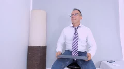 _axelking_ online show from November 19, 11:43 am