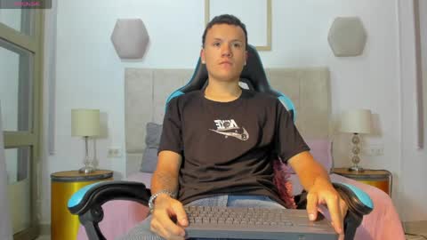 _blowsex_ online show from April 16, 12:38 pm