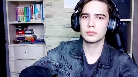 Snapshot of _crise_next_door_ chatting on October 9, 4:56 pm _crise_next_door_ online show from October 9, 4:56 pm