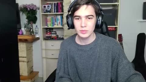 Snapshot of _crise_next_door_ chatting on October 29, 4:32 pm _crise_next_door_ online show from October 29, 4:32 pm