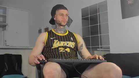 Snapshot of _jamesleandros chatting on December 21, 2:47 pm jeison online show from December 21, 2:47 pm