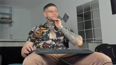 Snapshot of _jamesleandros chatting on January 11, 11:13 pm jeison online show from January 11, 11:13 pm
