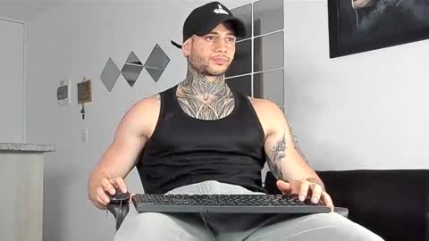 Snapshot of _jamesleandros chatting on February 22, 3:34 am jeison online show from February 22, 3:34 am