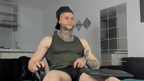 Snapshot of _jamesleandros chatting on December 10, 10:27 pm jeison online show from December 10, 10:27 pm