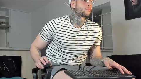 Snapshot of _jamesleandros chatting on January 6, 11:09 pm jeison online show from January 6, 11:09 pm