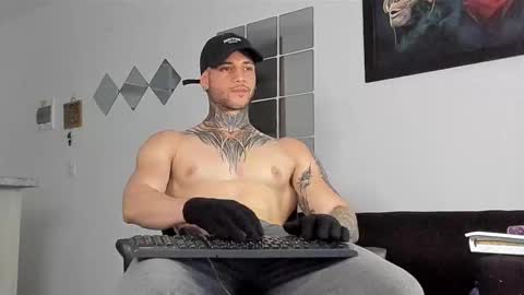 Snapshot of _jamesleandros chatting on February 28, 2:42 pm jeison online show from February 28, 2:42 pm