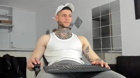 Snapshot of _jamesleandros chatting on January 2, 9:28 pm jeison online show from January 2, 9:28 pm