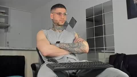 Snapshot of _jamesleandros chatting on December 28, 2:01 am jeison online show from December 28, 2:01 am