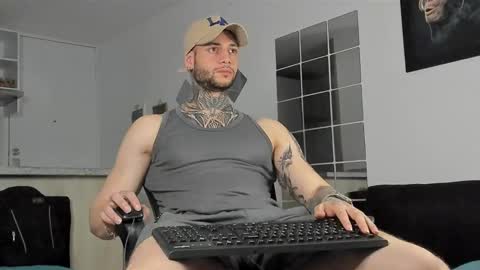 Snapshot of _jamesleandros chatting on January 8, 1:42 am jeison online show from January 8, 1:42 am