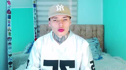 mod online show from December 3, 7:42 pm