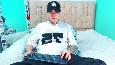 mod online show from March 6, 7:27 am