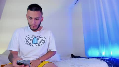 Snapshot of _kevin_xxx chatting on February 6, 3:59 am online show from February 6, 3:59 am