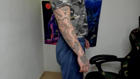 Snapshot of _layne chatting on January 16, 9:08 pm Layne online show from January 16, 9:08 pm