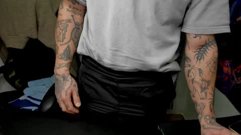Snapshot of _layne chatting on December 26, 12:14 am Layne online show from December 26, 12:14 am