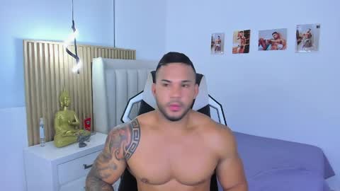 _matthew_santos_ online show from March 25, 11:42 pm