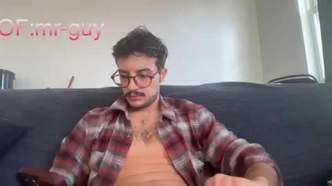 Snapshot of _mrguy_ chatting on October 19, 9:07 pm _mrguy_ online show from October 19, 9:07 pm