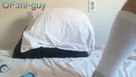 _mrguy_ online show from February 4, 8:37 pm