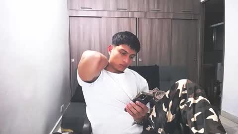 Juan Pablo-independent model online show from March 30, 2:23 am