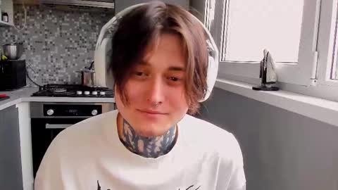 _torfin_ online show from February 19, 9:06 am