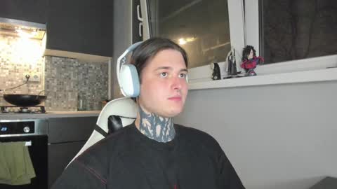 _torfin_ online show from February 24, 6:58 pm