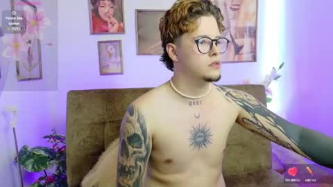 _tyleer_ online show from September 19, 6:19 pm