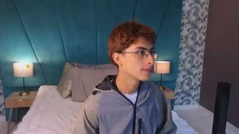 Aaron Ezequiel online show from July 13, 1:57 pm