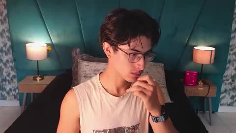 Aaron Ezequiel online show from June 2, 2:18 pm