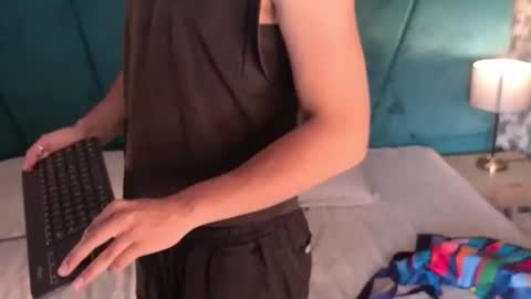 Aaron Ezequiel online show from April 15, 3:12 pm