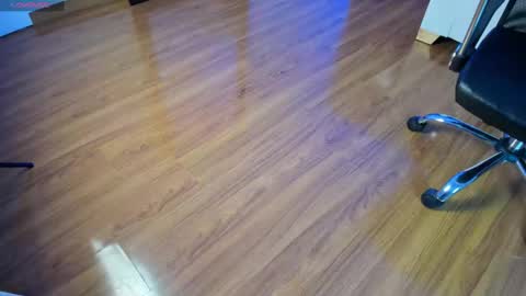 Aaron online show from January 8, 8:39 pm