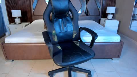 Aaron online show from December 5, 9:17 pm