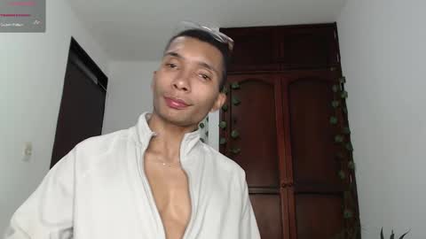 Snapshot of aaronblack1_ chatting on January 2, 11:16 pm Heyy my name is Aaron online show from January 2, 11:16 pm