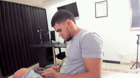 ig aaron hunter123 online show from April 13, 4:07 pm