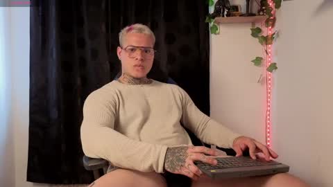 aaronsmith2_ online show from March 28, 6:52 pm