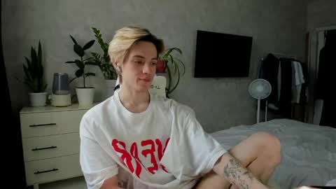 Nick online show from April 12, 9:44 am