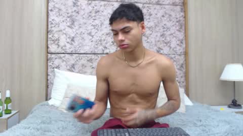 adam_piarse online show from February 16, 12:08 am