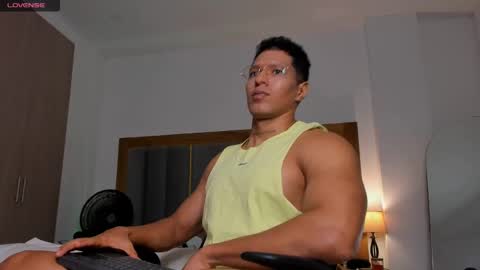 adambrocs1 online show from February 25, 6:36 am