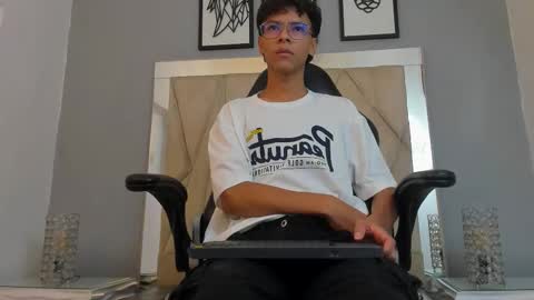 Adams Bobby online show from November 5, 11:56 am