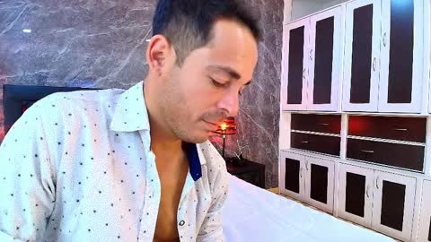 Im Adams Sanz online show from March 28, 7:58 pm