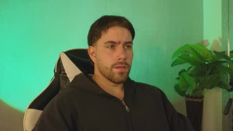 Ades online show from December 3, 11:05 am