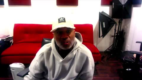 Snapshot of adick_ting chatting on December 25, 2:14 am adick_ting online show from December 25, 2:14 am