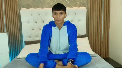 adrianstark_ online show from May 23, 1:27 pm