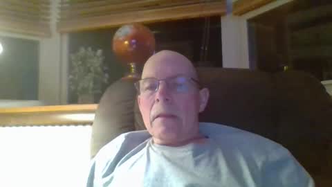 aguynrkfrd online show from March 31, 8:27 am