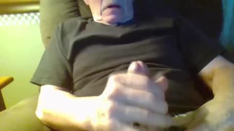 Snapshot of aguynrkfrd chatting on January 3, 10:52 am aguynrkfrd online show from January 3, 10:52 am